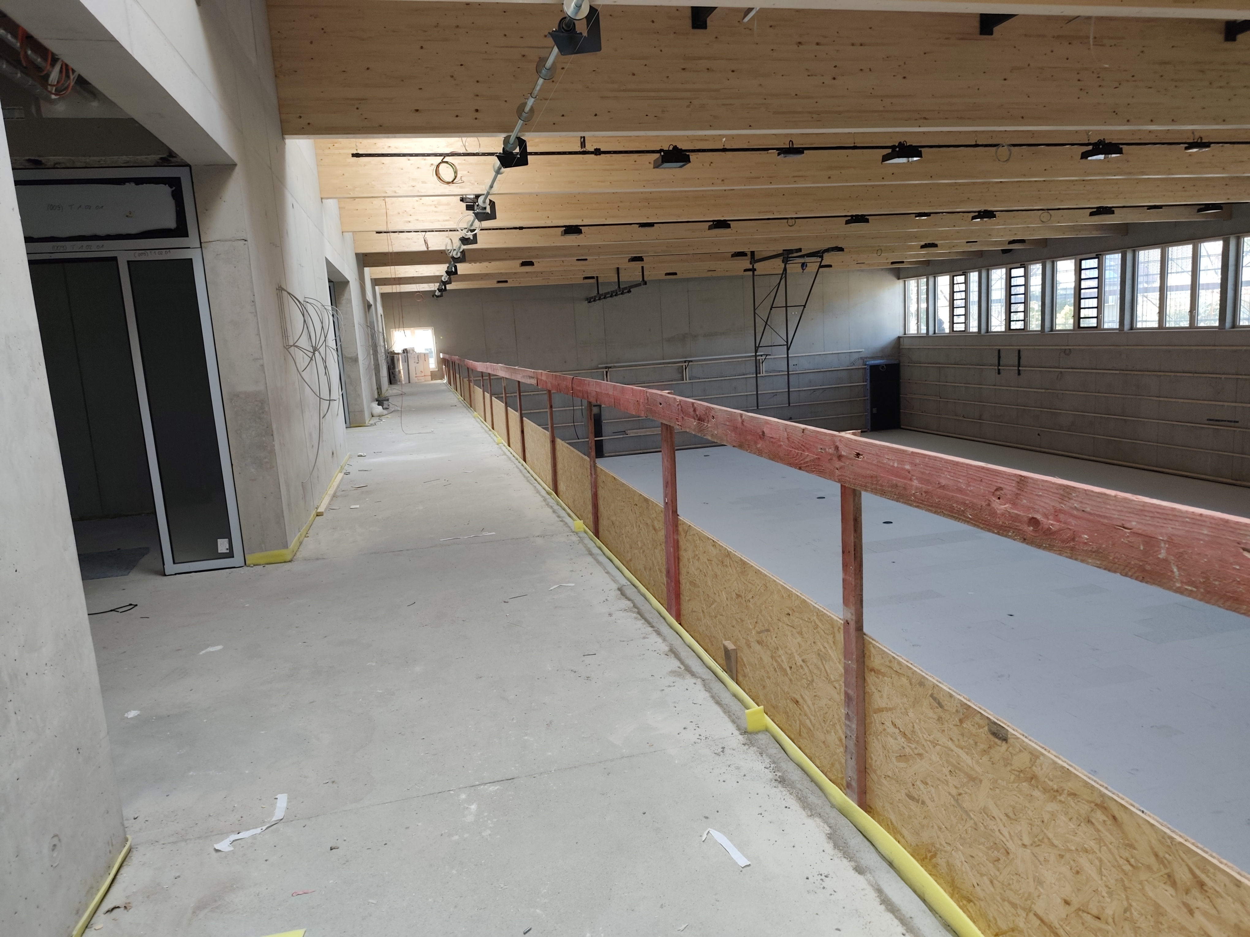Turnhalle mit Zuschauergalerie