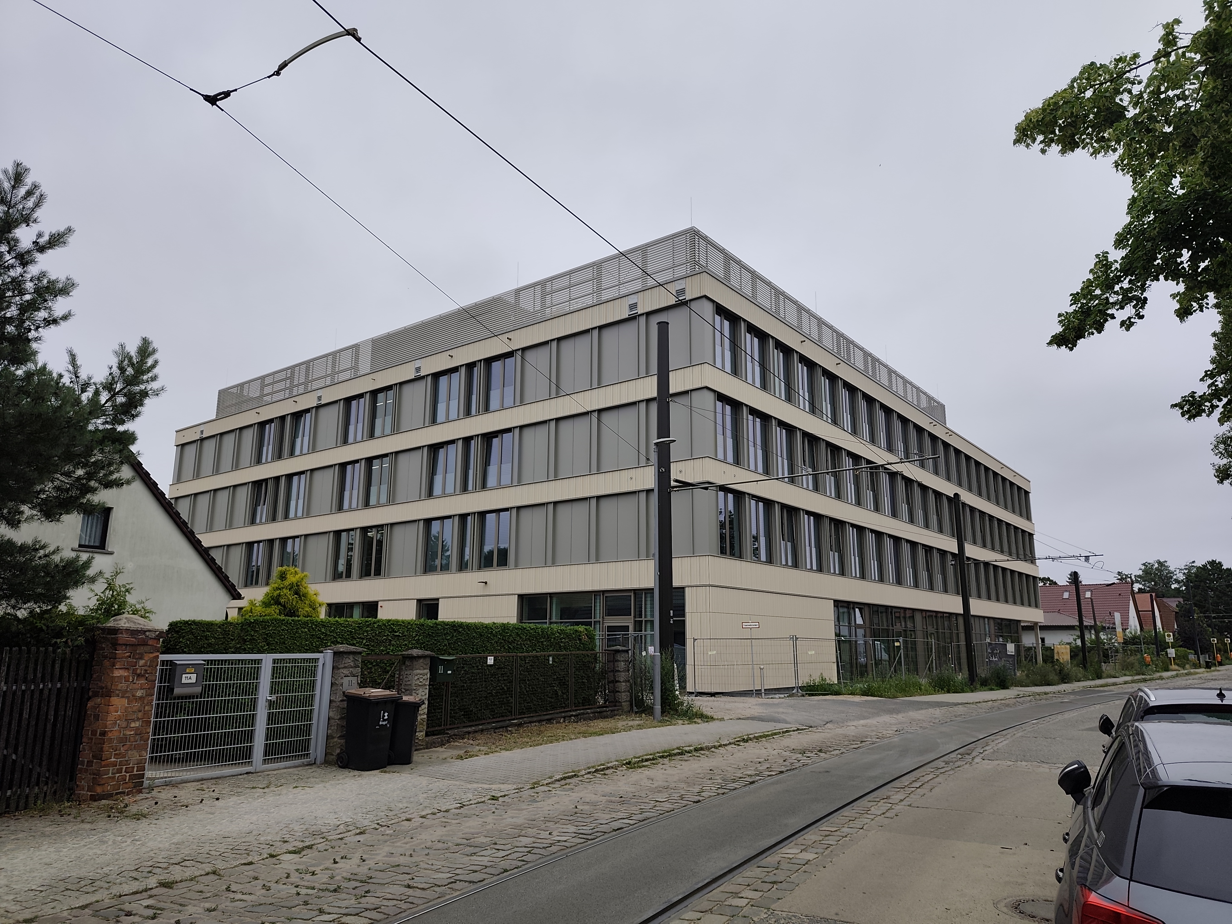 Schulgebäude außen