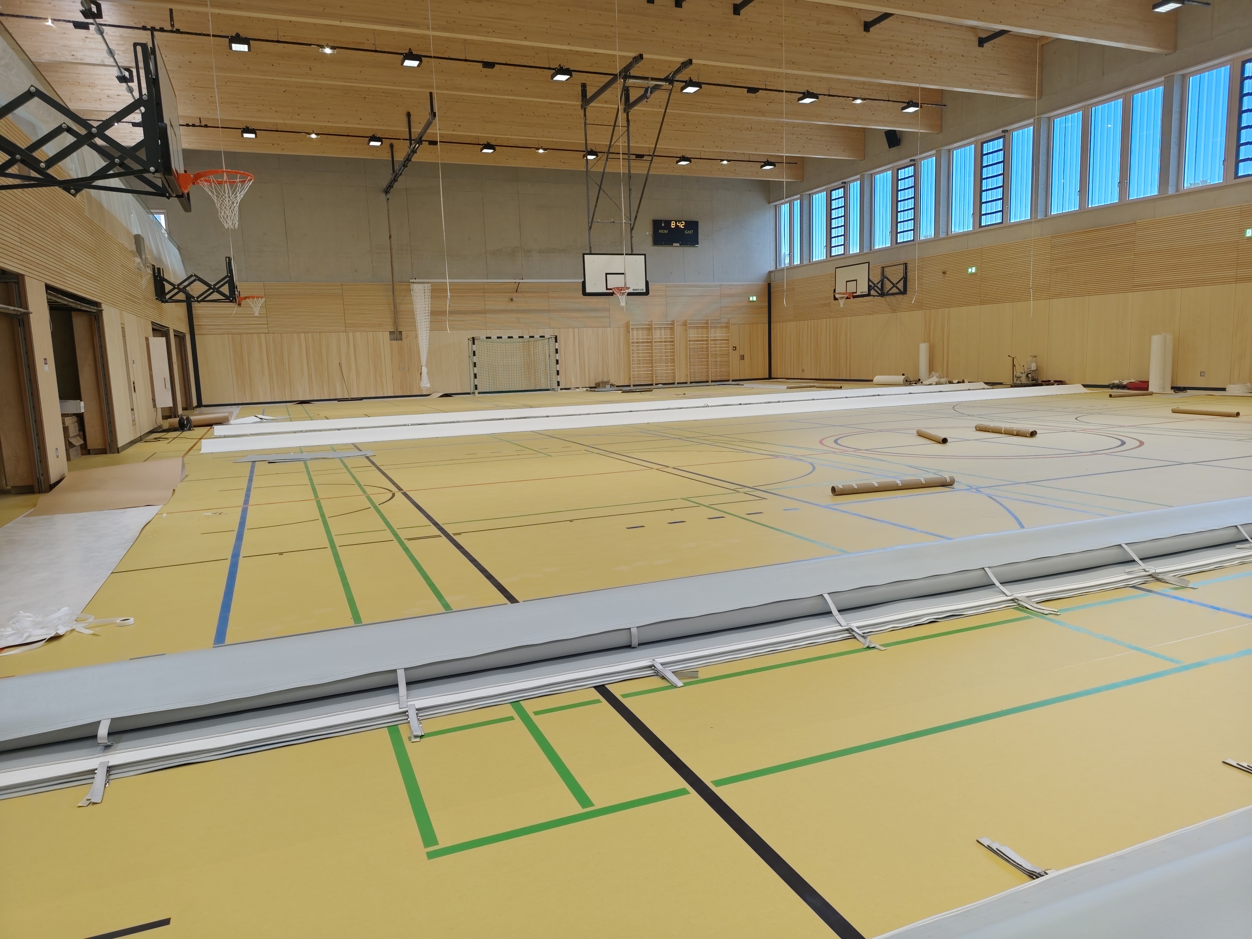 Turnhalle innen Spielfeld